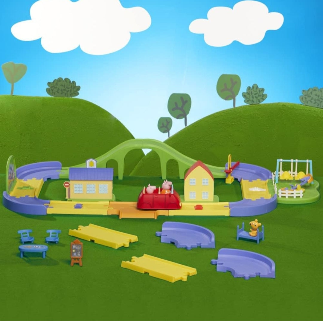 Peppa Pig All Around Peppa’s Town Set with Adjustable Track