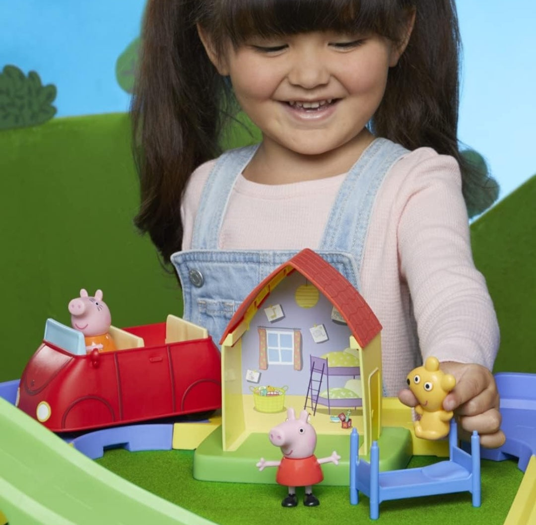 Peppa Pig All Around Peppa’s Town Set with Adjustable Track